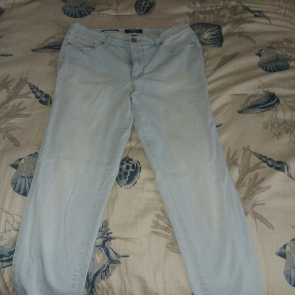 Super Light-Washed Jeans - Picture 2 of 2